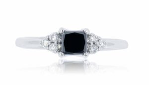 Fekete gyémánt gyűrű a White & Black ékszer üzlettől